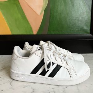 SOLD Boys Adidas Classic size 3